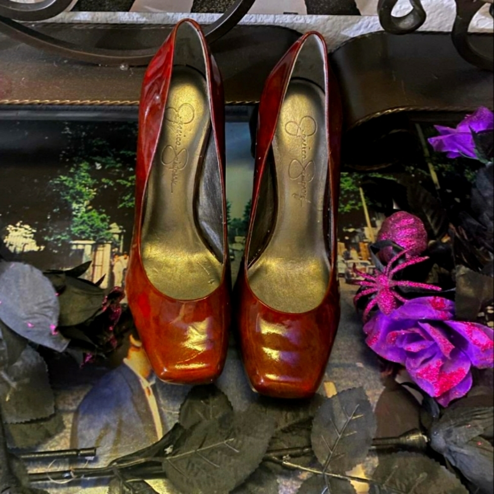 Jessica Simpson size 6